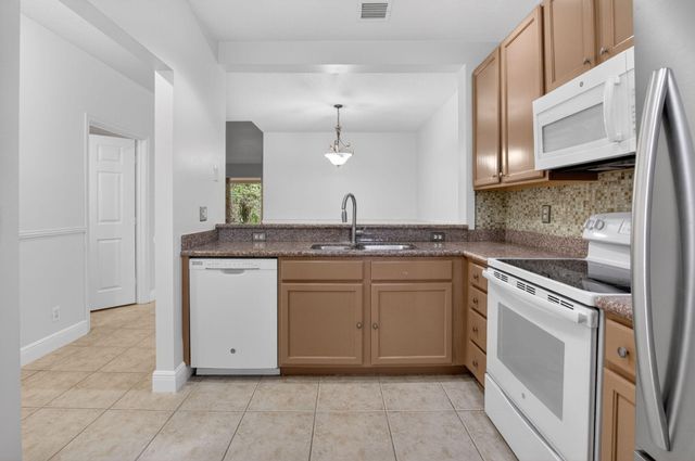 6410 Park Lake Circle, Boynton Beach, FL 33437