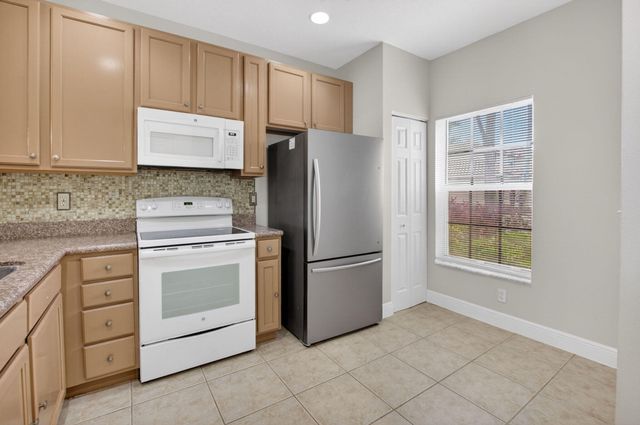 6410 Park Lake Circle, Boynton Beach, FL 33437