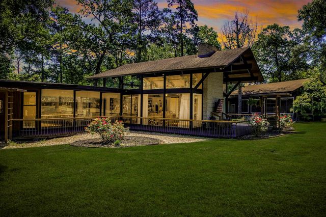 146 Billandrea Lane, Panorama Village, TX 77304