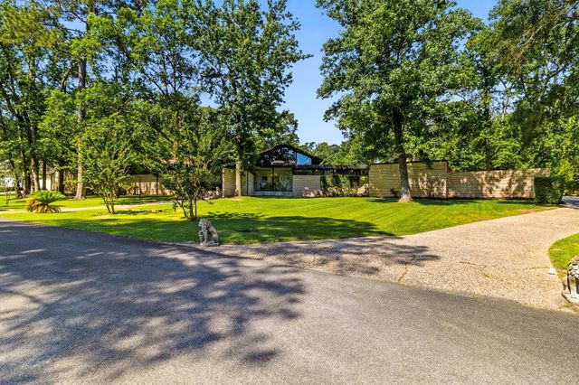 146 Billandrea Lane, Panorama Village, TX 77304