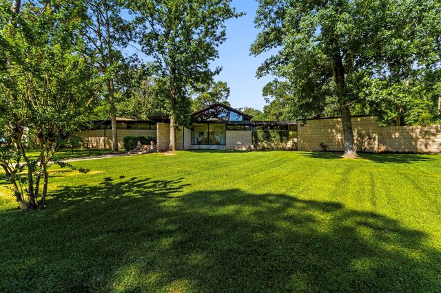 146 Billandrea Lane, Panorama Village, TX 77304