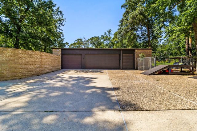 146 Billandrea Lane, Panorama Village, TX 77304