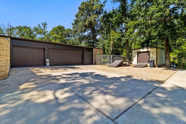 146 Billandrea Lane, Panorama Village, TX 77304