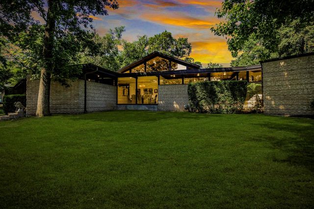 146 Billandrea Lane, Panorama Village, TX 77304