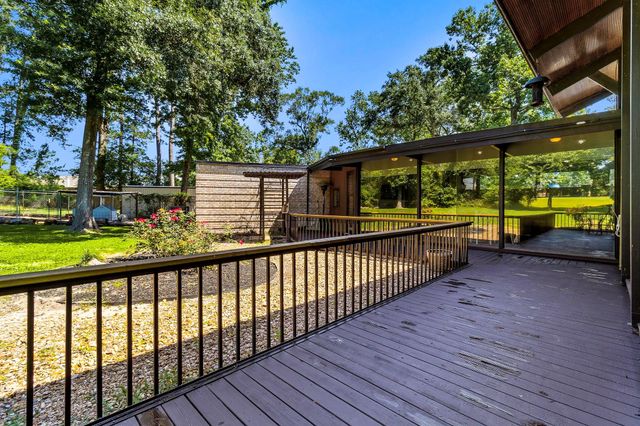 146 Billandrea Lane, Panorama Village, TX 77304