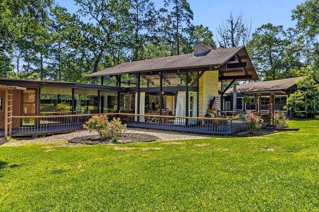 146 Billandrea Lane, Panorama Village, TX 77304