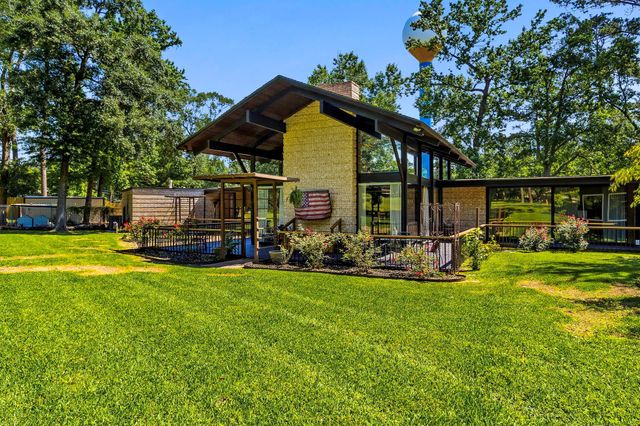 146 Billandrea Lane, Panorama Village, TX 77304