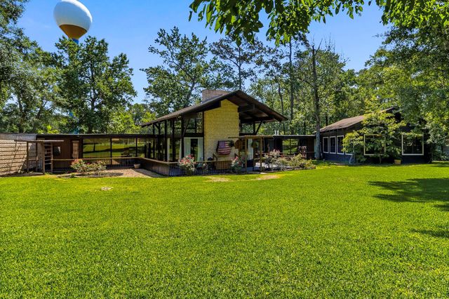 146 Billandrea Lane, Panorama Village, TX 77304