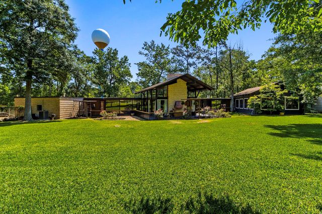 146 Billandrea Lane, Panorama Village, TX 77304