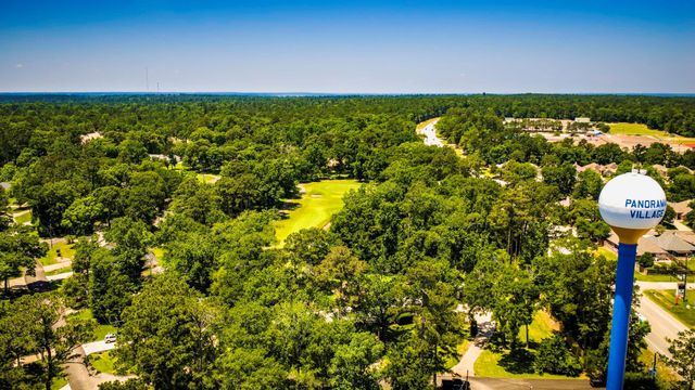 146 Billandrea Lane, Panorama Village, TX 77304