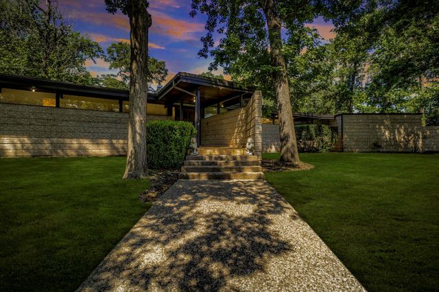 146 Billandrea Lane, Panorama Village, TX 77304