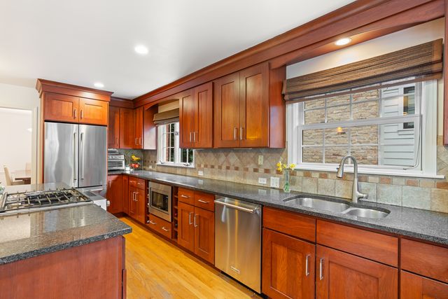 526 Isabella Street, Wilmette, IL 60091