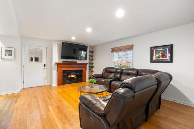 526 Isabella Street, Wilmette, IL 60091