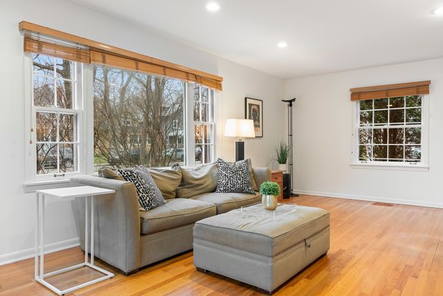 526 Isabella Street, Wilmette, IL 60091