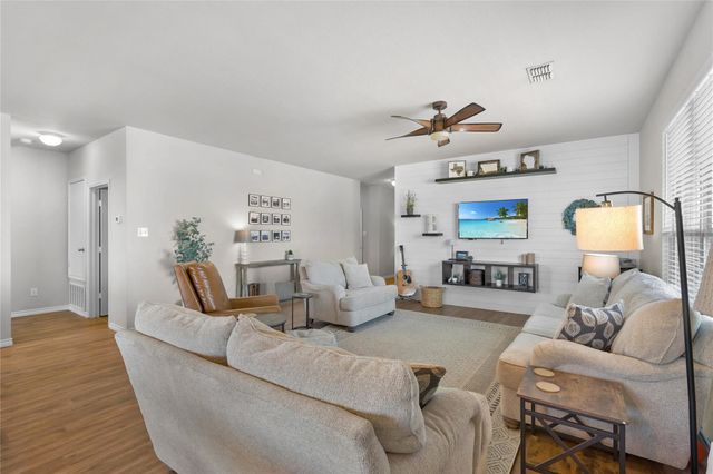 1061 Stanridge Lane, Van Alstyne, TX 75495