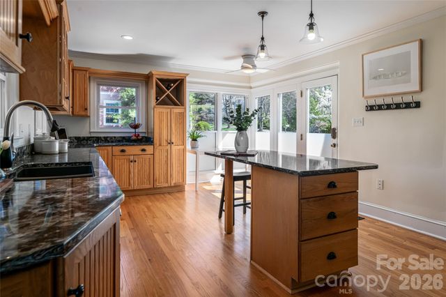 180 Marlborough Road, Asheville, NC 28804