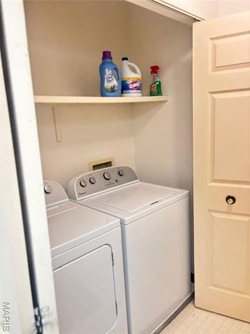 920 Guelbreth Lane 103, Creve Coeur, MO 63141