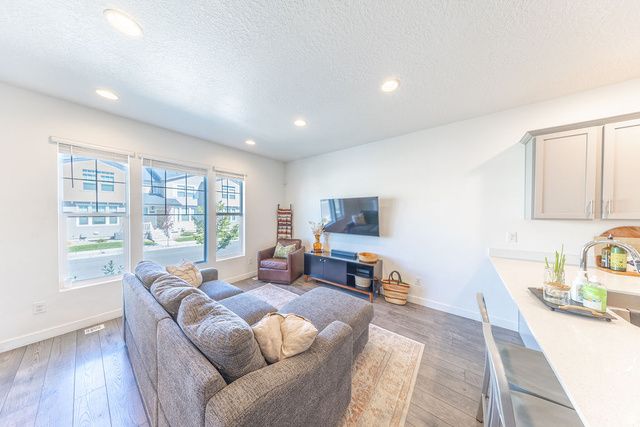 2176 W 1735 S, West Haven, UT 84401