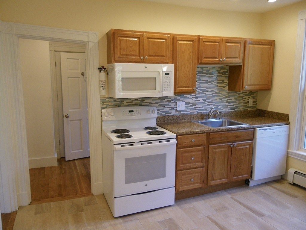 63 Oak St B, Needham, MA 02492