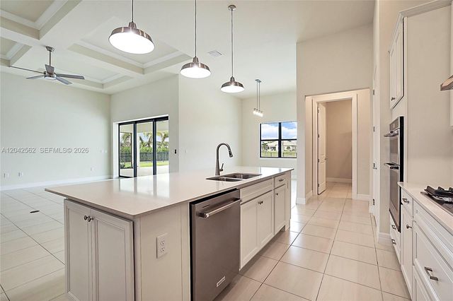 9117 Balsamo Dr, Palm Beach Gardens, FL 33412