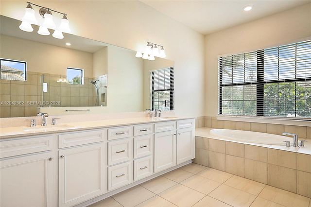 9117 Balsamo Dr, Palm Beach Gardens, FL 33412