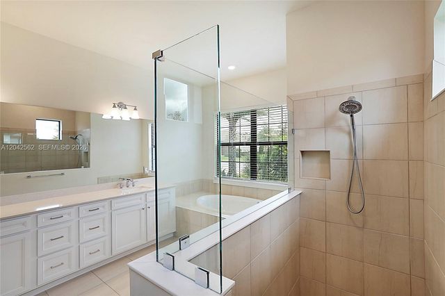 9117 Balsamo Dr, Palm Beach Gardens, FL 33412