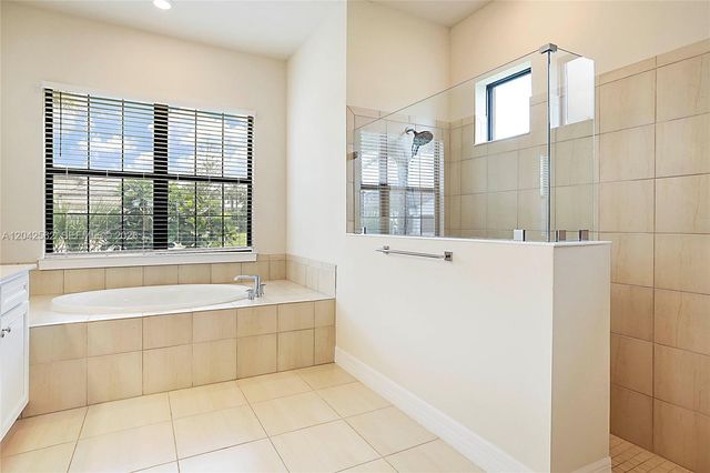 9117 Balsamo Dr, Palm Beach Gardens, FL 33412