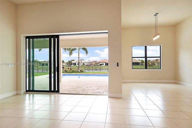 9117 Balsamo Dr, Palm Beach Gardens, FL 33412