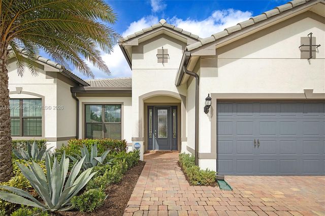 9117 Balsamo Dr, Palm Beach Gardens, FL 33412