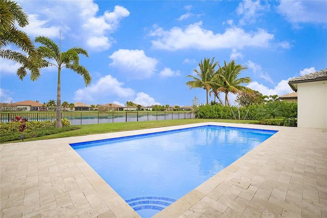 9117 Balsamo Dr, Palm Beach Gardens, FL 33412
