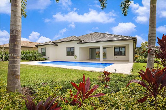 9117 Balsamo Dr, Palm Beach Gardens, FL 33412