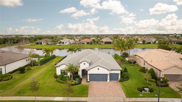 9117 Balsamo Dr, Palm Beach Gardens, FL 33412