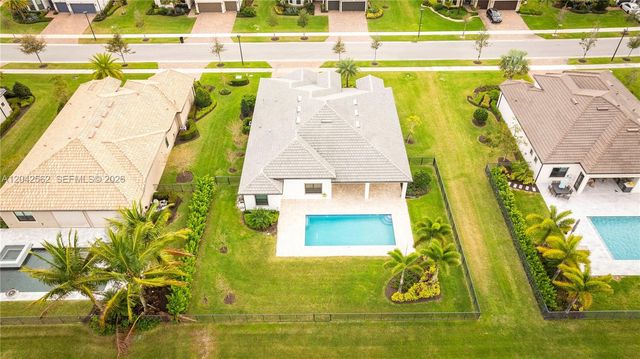 9117 Balsamo Dr, Palm Beach Gardens, FL 33412