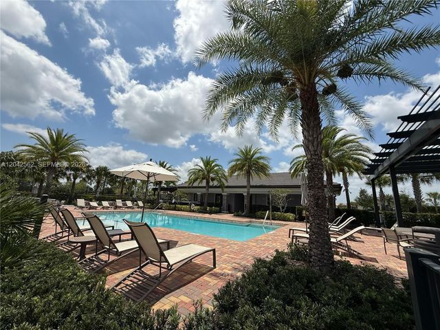 9117 Balsamo Dr, Palm Beach Gardens, FL 33412