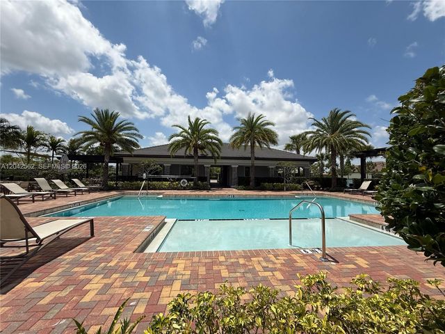 9117 Balsamo Dr, Palm Beach Gardens, FL 33412