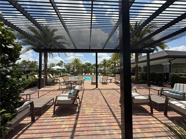 9117 Balsamo Dr, Palm Beach Gardens, FL 33412