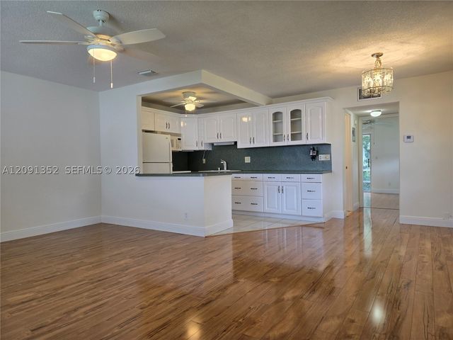 880 W Horizons W 205, Boynton Beach, FL 33435