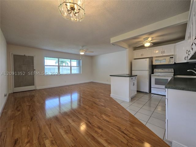 880 W Horizons W 205, Boynton Beach, FL 33435
