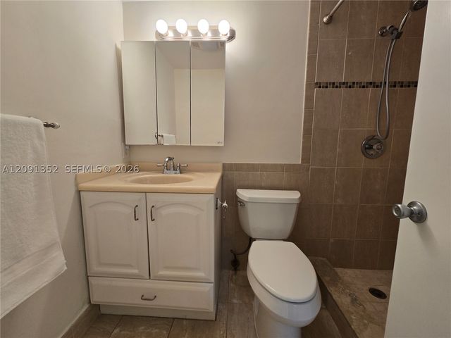 880 W Horizons W 205, Boynton Beach, FL 33435