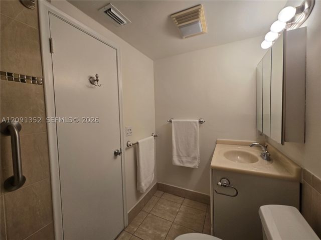 880 W Horizons W 205, Boynton Beach, FL 33435