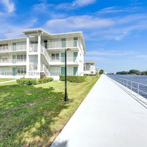 880 W Horizons W 205, Boynton Beach, FL 33435