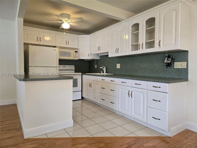 880 W Horizons W 205, Boynton Beach, FL 33435