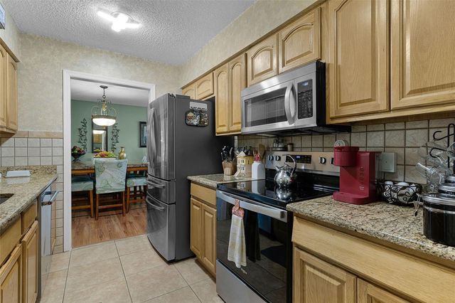 521 E MIRROR LAKE DRIVE, Fruitland Park, FL 34731