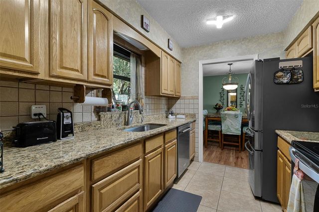 521 E MIRROR LAKE DRIVE, Fruitland Park, FL 34731
