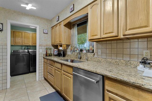 521 E MIRROR LAKE DRIVE, Fruitland Park, FL 34731
