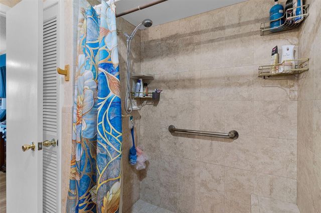 521 E MIRROR LAKE DRIVE, Fruitland Park, FL 34731