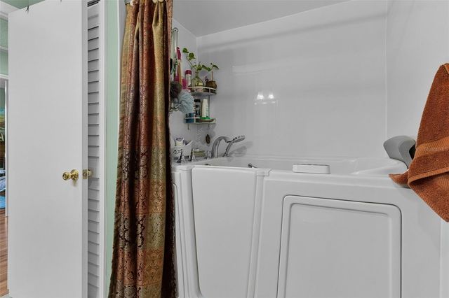 521 E MIRROR LAKE DRIVE, Fruitland Park, FL 34731