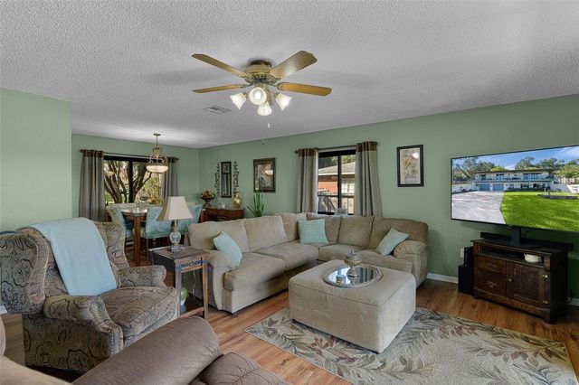 521 E MIRROR LAKE DRIVE, Fruitland Park, FL 34731