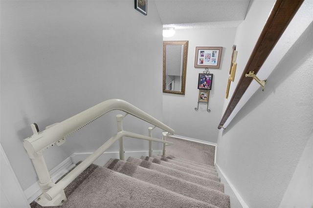 521 E MIRROR LAKE DRIVE, Fruitland Park, FL 34731