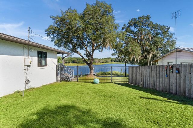 521 E MIRROR LAKE DRIVE, Fruitland Park, FL 34731